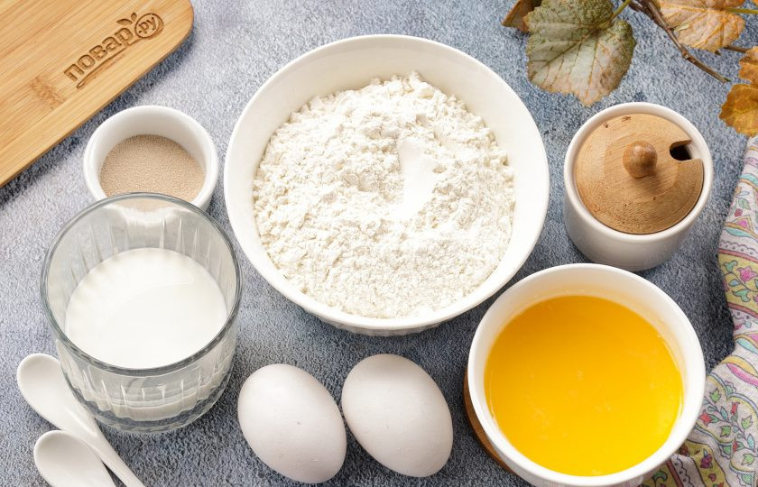 1. Этап. Пальчики дрожжевые: Подготовьте все ингредиенты по списку. Масло растопите и дайте немного остыть. Молоко должно быть теплое.