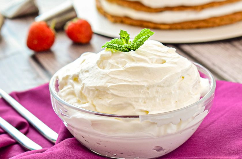 1. Этап. Сметанный крем: Готовый крем сразу используйте для прослойки коржей торта. Готовьте с удовольствием!