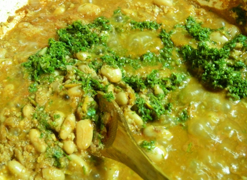 1. Этап. Лобио с орехами: А также зелень.