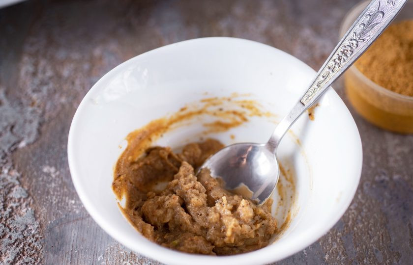 1. Этап. Свинина в аэрогриле: Ложечкой перемешайте все эти ингредиенты до получения однородной пасты.