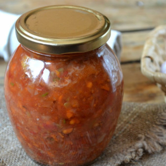 Аджика с морковью и помидорами