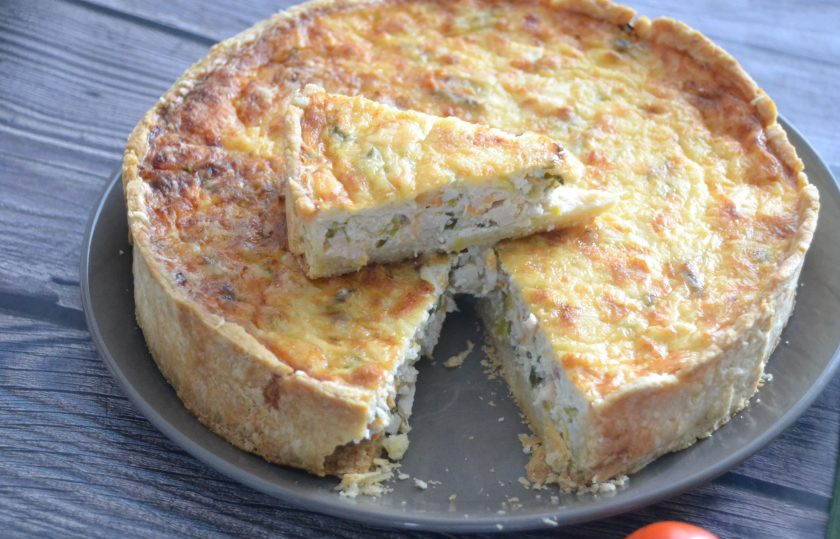 1. Этап. Киш с копченой курицей: Киш с копченой курицей получился вкусным и сытным. Очень рекомендую приготовить, ведь это так просто!