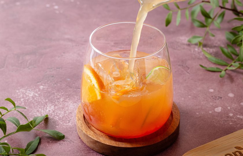 1. Этап. Гавайский пунш: Влейте пунш в стакан и подавайте.