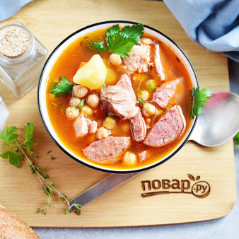 Суп из нута с копченостями