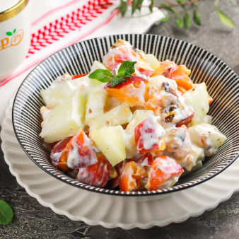 Фруктовый салат с дыней и нектаринами