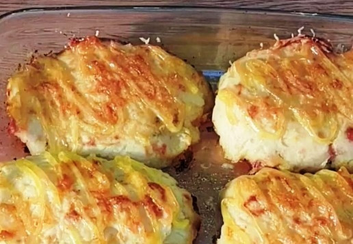 1. Этап. Мясные «Рассольники»: 18. Ставим формочку в духовку и готовим при 190 С, минут 30 или до готовности мяса. Ориентируйтесь по своей духовке. Через 30 минут, пробуйте мясо на готовность! К такому блюду, можно подать овощной салат. Приятного аппетита!