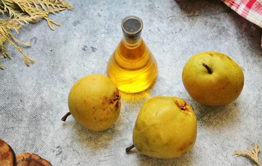 1. Этап. Пастила из груши в сушилке: Подготовьте все необходимые ингредиенты для приготовления пастилы из груши в сушилке. Фрукты тщательно вымойте и обсушите.