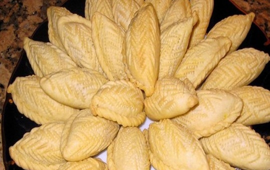 1. Этап. Шакер-бура: Духовку разогрейте до 180 градусов и выпекайте около 20-ти минут, до светло-золотистого цвета. Подавайте шакер-бура теплыми. Приятного аппетита!