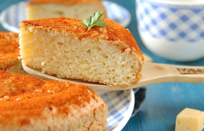 1. Этап. Сырный бисквит: Перед подачей сырный бисквит нарезаем на порции и посыпаем сверху паприкой. Приятного аппетита!