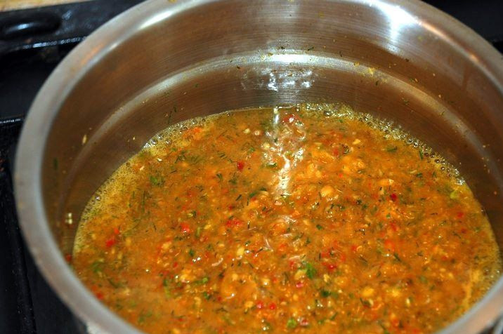 1. Этап. Аджика из алычи на зиму: 4. Перекладываем в кастрюлю, разбавляем пюре водой, оставшейся после варки алычи, или просто кипятком. Консистенция должна быть как у сметаны. Доводим до кипения на маленьком огне, кипятим еще 15 минут.