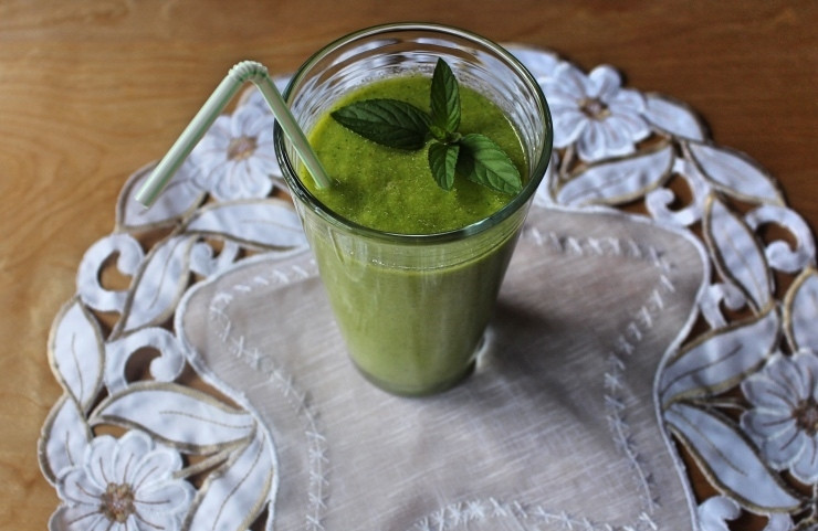 1. Этап. Мятный смузи: Взбейте смузи в течение 1-2-х минут. Всё готово! Приятной дегустации!