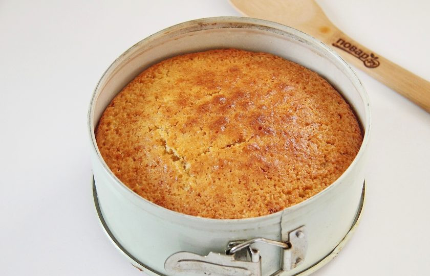 1. Этап. Манник с изюмом на кефире: Манник с изюмом на кефире готов. По желанию украшаем его сахарной пудрой и подаем к столу.