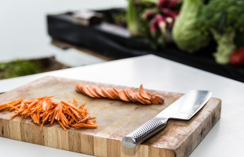 1. Этап. Салат легкий без майонеза: То же проделываем с морковью.