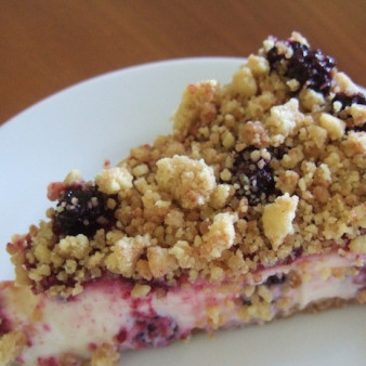 Творожный пирог с черной смородиной