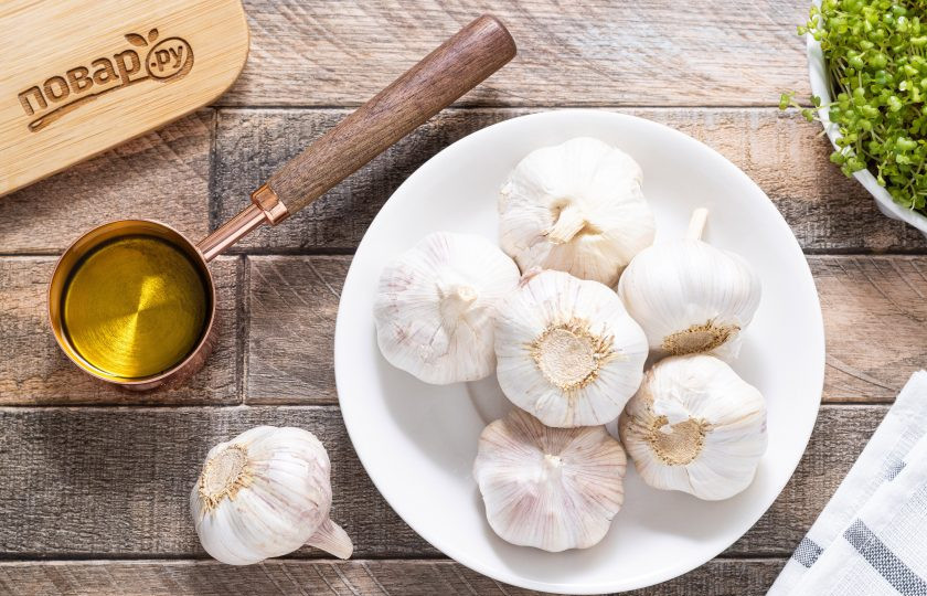 1. Этап. Икра из чеснока на зиму: Подготовьте все ингредиенты.