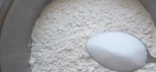 1. Этап. Чебуреки на заварном тесте: Добавить соль.