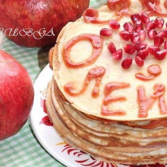 Блинчики с гранатовым соусом