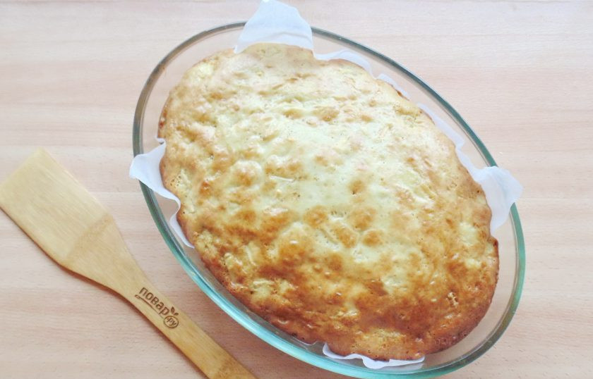 1. Этап. Старомодный яблочный пирог: Выпекайте пирог 45-50 минут при температуре 175-180 градусов до золотистой корочки. Готовность проверяйте сухой деревянной палочкой.