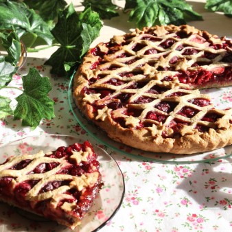 Easy pie with berries