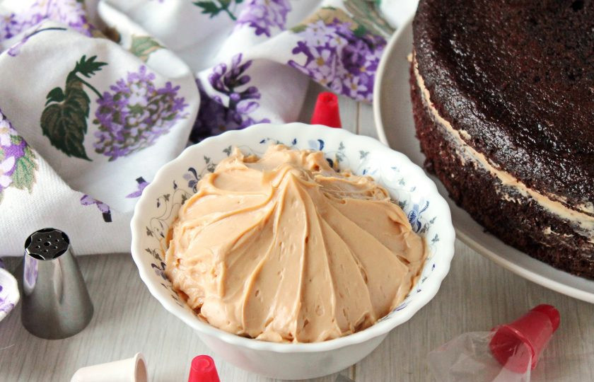 1. Этап. Крем чиз с вареной сгущенкой: Приятного применения!