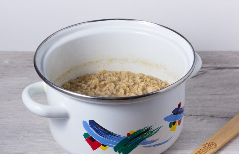 1. Этап. Овсяная каша по-шотландски: Кашу сварите на воде с щепоткой соли.