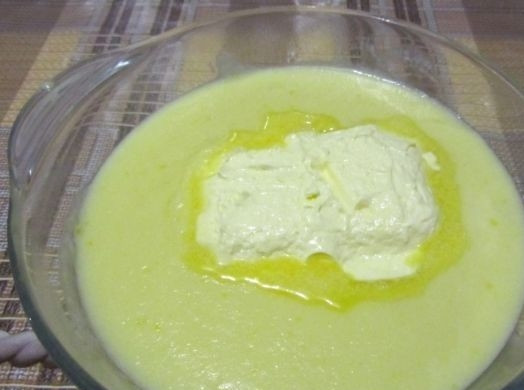 1. Этап. Торт Наполеон с очень вкусным кремом: В остывший крем добавьте мягкое масло. Взбейте все блендером.