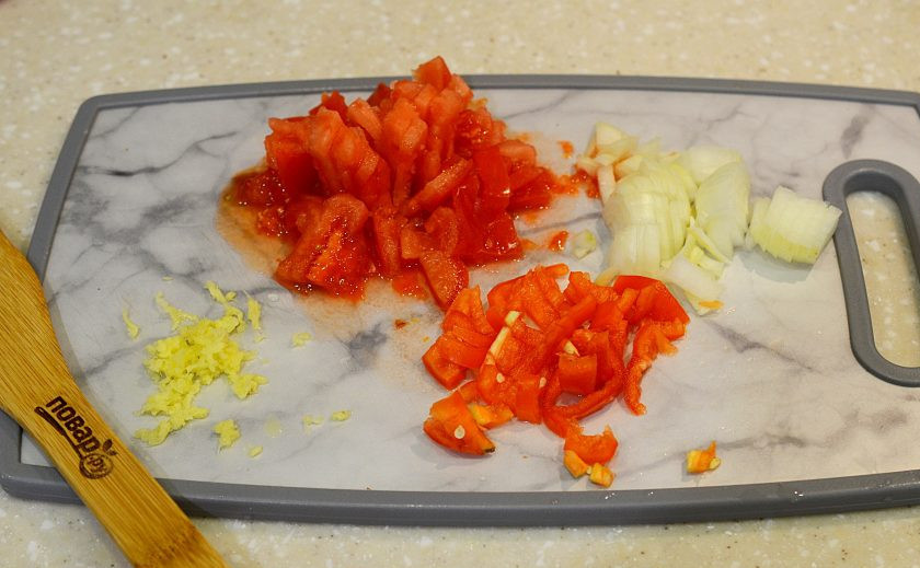 1. Этап. Курица карри Джейми Оливера: 2. Все овощи мелко нарежьте.