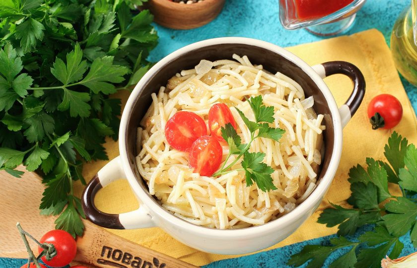 1. Этап. Вермишель с луком: Приятного аппетита!