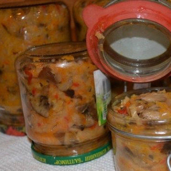 Солянка на зиму в банках с грибами