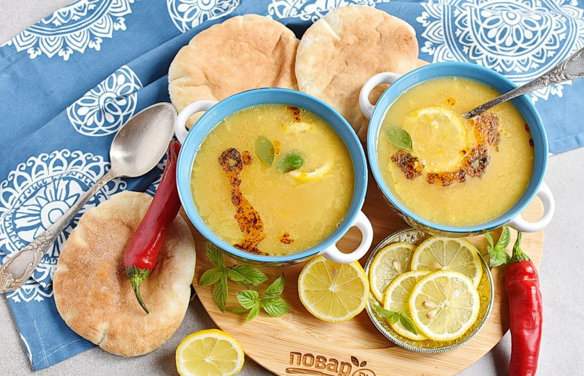 1. Этап. Суп из чечевицы по-турецки: Подавайте суп горячим, со свежими лепешками или мягким хлебом.