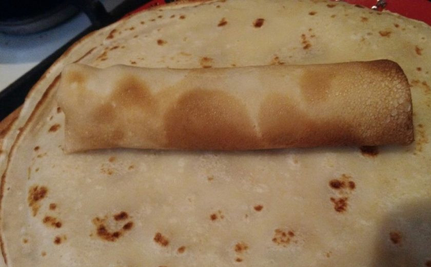 1. Этап. Блины на молоке с мясом: 7. От количества начинки зависит толщина и размер блинчика.