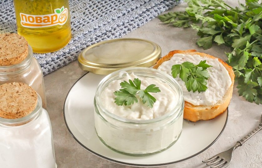 1. Этап. Хрен с майонезом на зиму: Выложите хрен с майонезом в чистую банку и сразу же закрутите ее крышкой. Храните соус на холоде, доставая по мере необходимости.