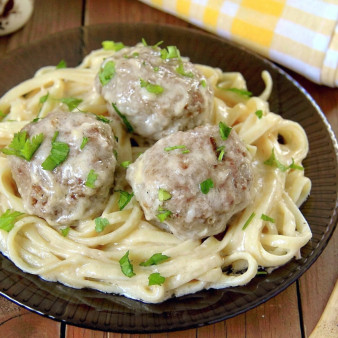 Лапша с тефтелями