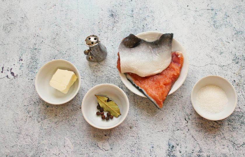 1. Этап. Лосось Су-вид: Подготовьте все необходимые ингредиенты для приготовления лосося 