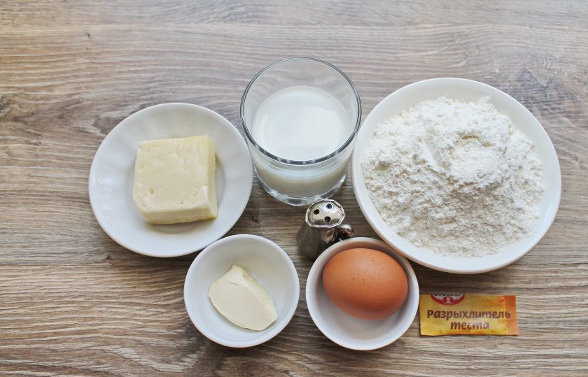 1. Этап. Сырные булочки без дрожжей: Подготовьте все необходимые ингредиенты для приготовления сырных булочек без дрожжей.