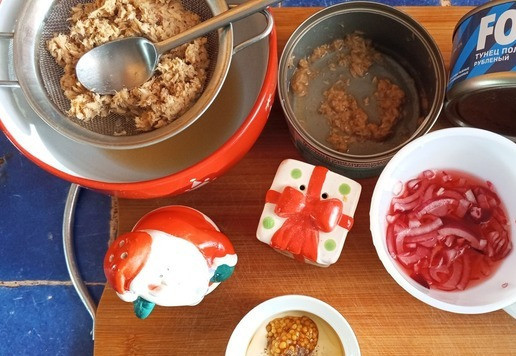 1. Этап. Салат с тунцом и стручковой фасолью: Картофель варим в 