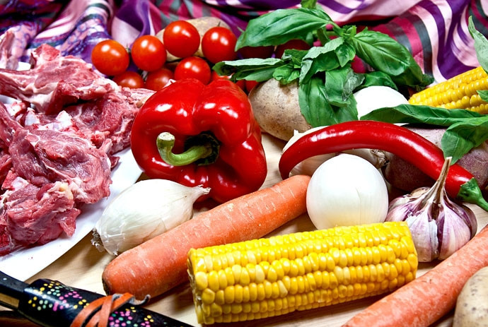 1. Этап. Шурпа в казане: 1. Вот такой аппетитный и яркий набор ингредиентов вам потребуется, чтобы повторить этот достаточно простой рецепт шурпы в казане на вашей кухне.