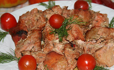 1. Этап. Маринованная свинина в духовке на обед: 5. Вот такая маринованная свинина в духовке в домашних условиях получается в реальности. Даже на фото видно, какая она сочная и нежная.