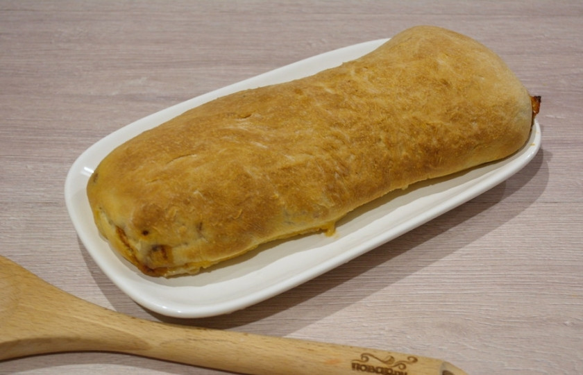 1. Этап. Стромболи: 9. Разогрейте духовку до 200 градусов. Запекайте пиццу в духовке 20 минут.