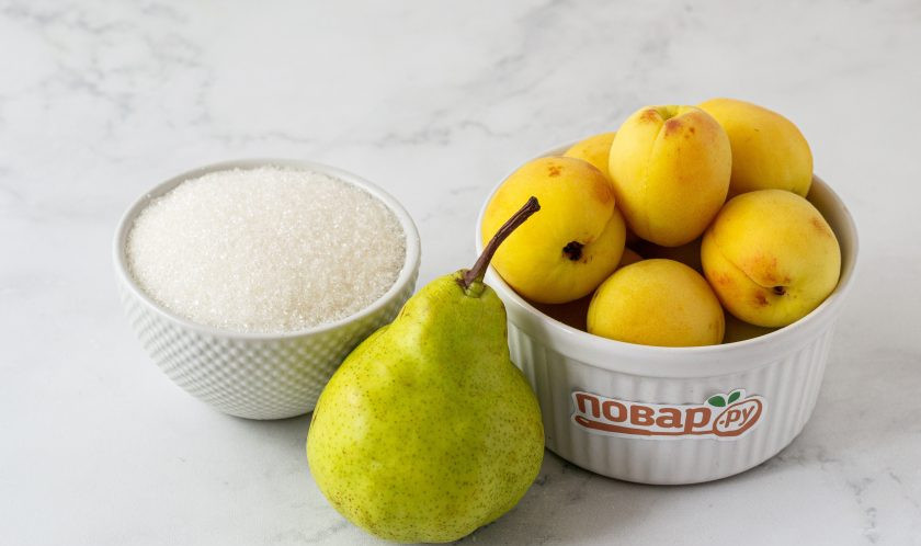 1. Этап. Варенье из абрикосов с грушами: Подготовьте все ингредиенты.