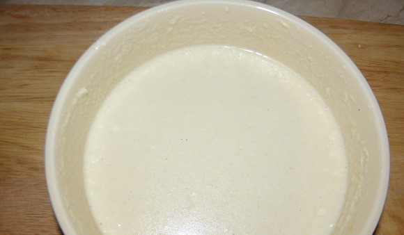 1. Этап. Гуляш со сливками: В сливках развести горчицу и муку. Хорошо размешать, чтобы не было комочков.