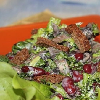 Салат из шампиньонов и фасоли