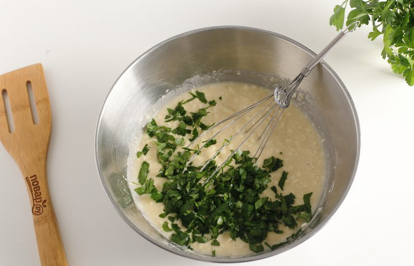 1. Этап. Ленивые хачапури на кефире: Зелень можно добавить любую сезонную.