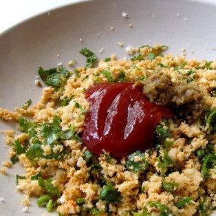 1. Этап. Закуска с Паниром: Добавить кетчуп и чеснок.