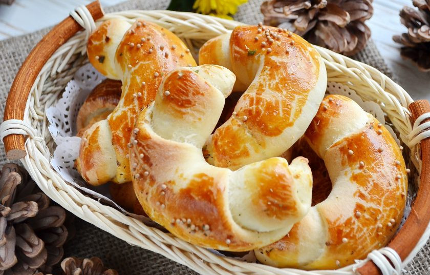 1. Этап. Круассаны-рогалики с прованскими травами: Угощайтесь!