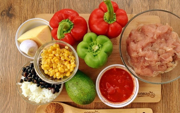 1. Этап. Перцы Тако: Рис промойте в прохладной воде 7 раз, отварите в чистой воде (1:2) до готовности, слейте. Овощи вымойте, лук очистите.