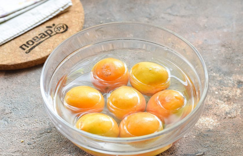 1. Этап. Фанта из абрикосов на зиму: Абрикосы вымойте и просушите.