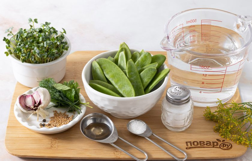 1. Этап. Маринованный зеленый горошек: Подготовьте все ингредиенты.