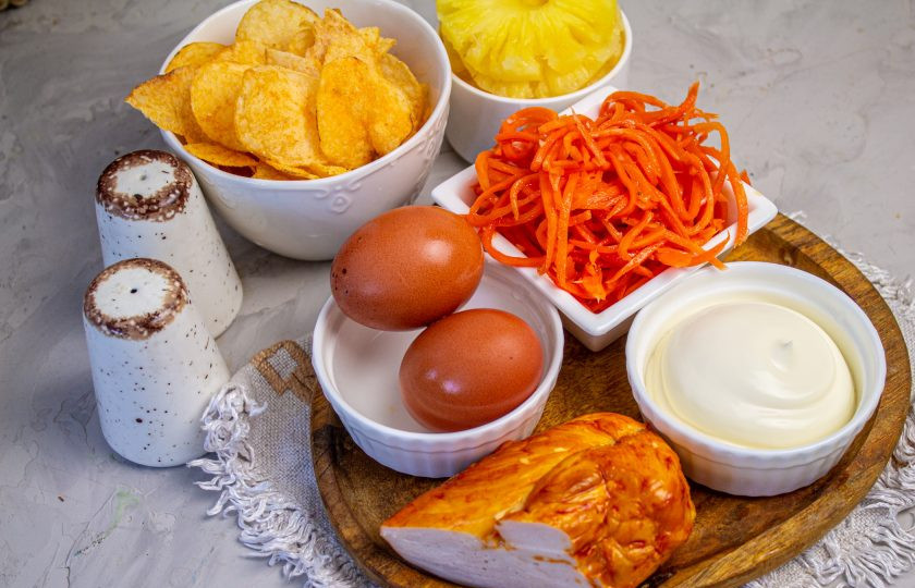 1. Этап. Салат Ананасовое кольцо: Подготовьте ингредиенты.