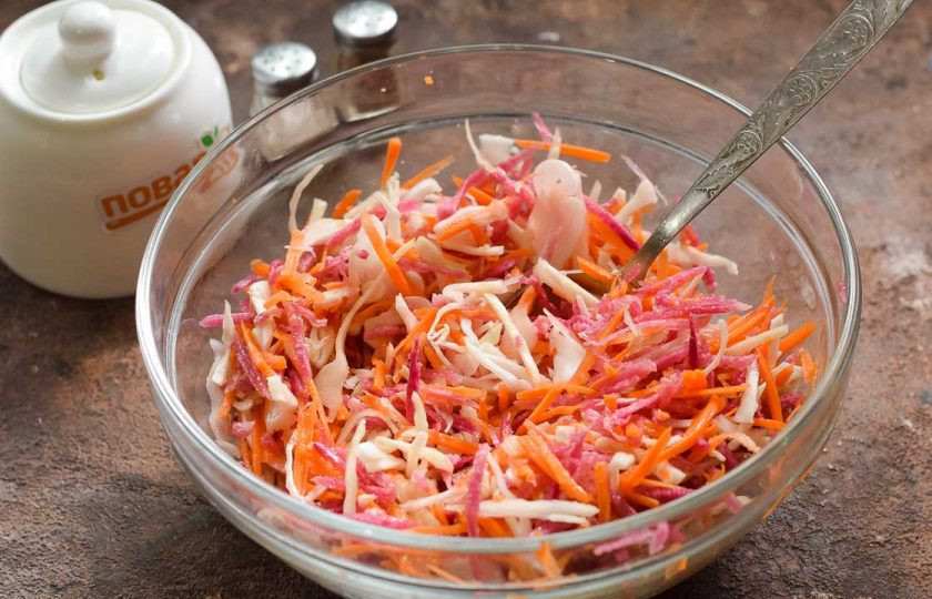 1. Этап. Салат из редьки с капустой: Перемешайте салат и подавайте к столу.